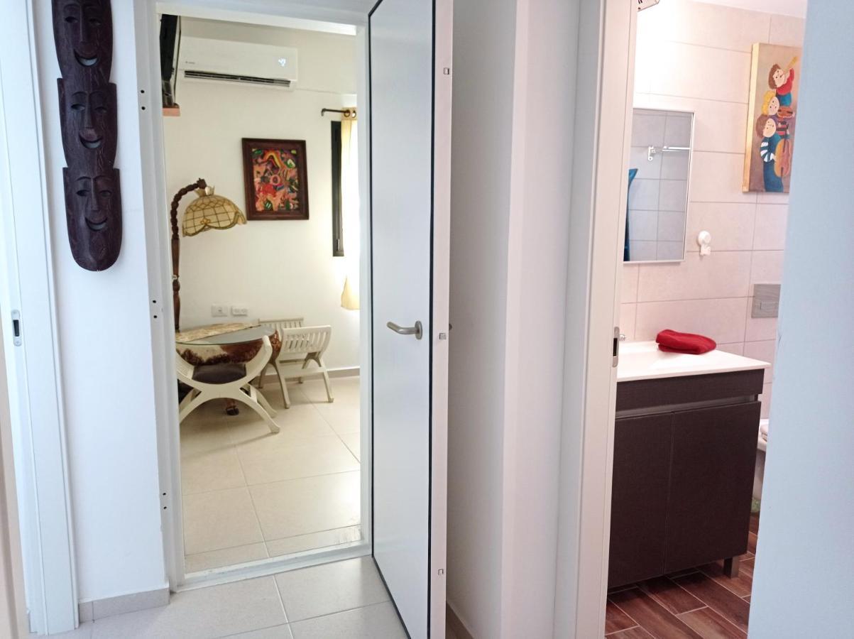 New! Great Location! Vibrant Downtown, Talpiot Market, Flea Market, Carmel Beach, Close To Everywhere Apartment Haifa Exterior foto