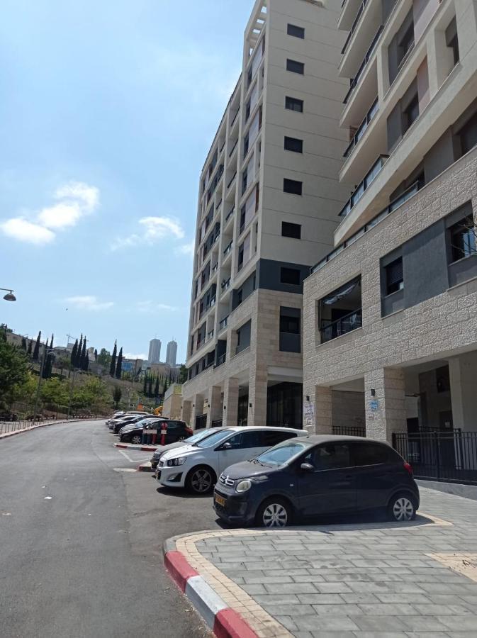 New! Great Location! Vibrant Downtown, Talpiot Market, Flea Market, Carmel Beach, Close To Everywhere Apartment Haifa Exterior foto